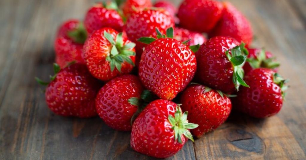 Strawberry Information in Marathi: स्ट्रॉबेरी फळाची संपूर्ण माहिती मराठी